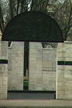 memorial where inscribed umschlagplatz 1995 names